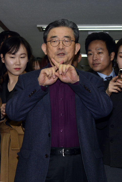 이한구, 'x?'