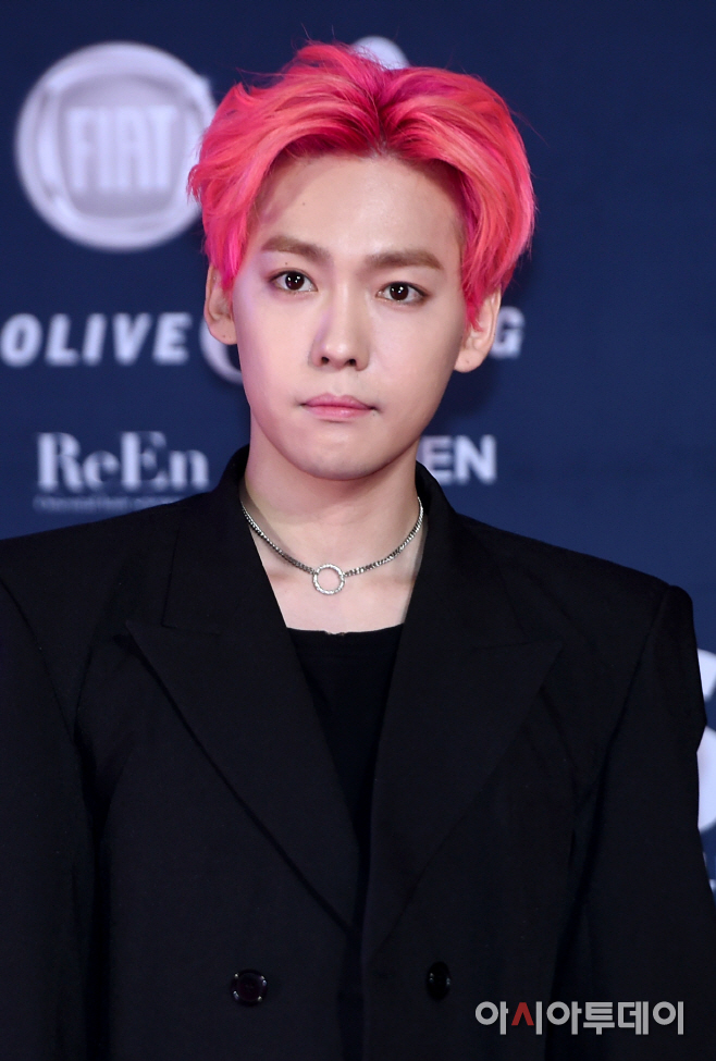 [포토]위너 김진우 ‘핫핑크 헤어 도전!’ (SIA) - 아시아투데이 [포토]위너 김진우 ‘핫핑크 헤어 도전!’ (SIA)