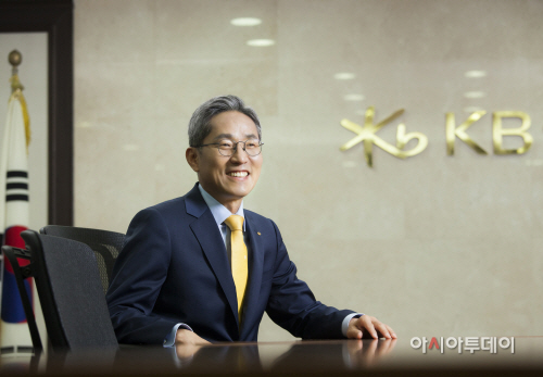 KB국민은행_윤종규 행장 (4)