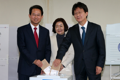 <총선> 사전투표하는 무소속연대