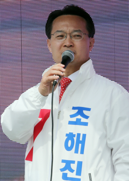 <총선> 연설하는 무소속 조해진