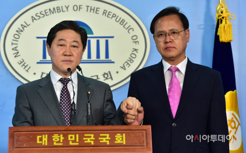 [포토] '손 맞잡고' 유기준 원내대표- 이명수 정책위의장 출마 선언