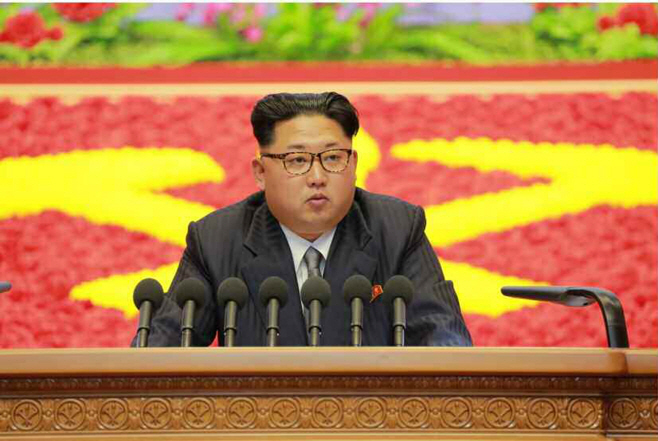 연설하는 김정은