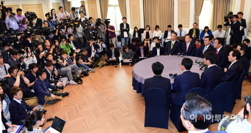 [포토] 첫 회동 하는 여야 3당 신임 원내지도부