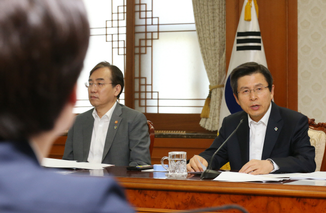 모두발언하는 황 총리