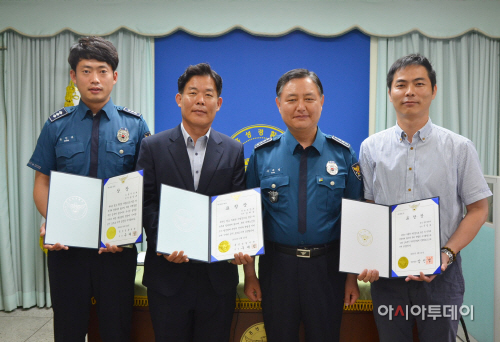 좌측부터 경장 송인규, 경사 임희성, 우측 경사 신영호