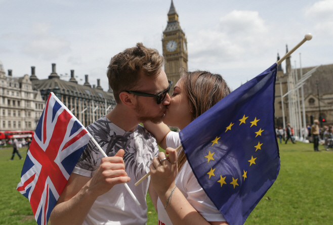 BRITAIN-EU-POLITICS-BREXIT-VOTE <YONHAP NO-2572> (AFP)