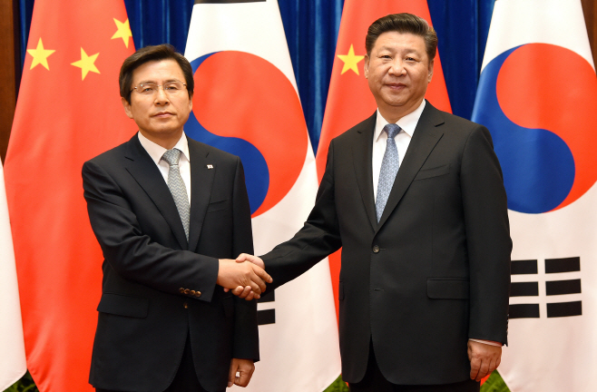 악수하는 황교안 총리와 中 시진핑 주석