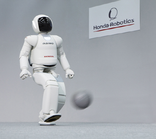 ASIMO kick