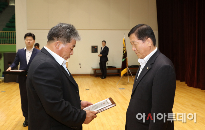 서산시의회 우종재 의장 감사패 받아