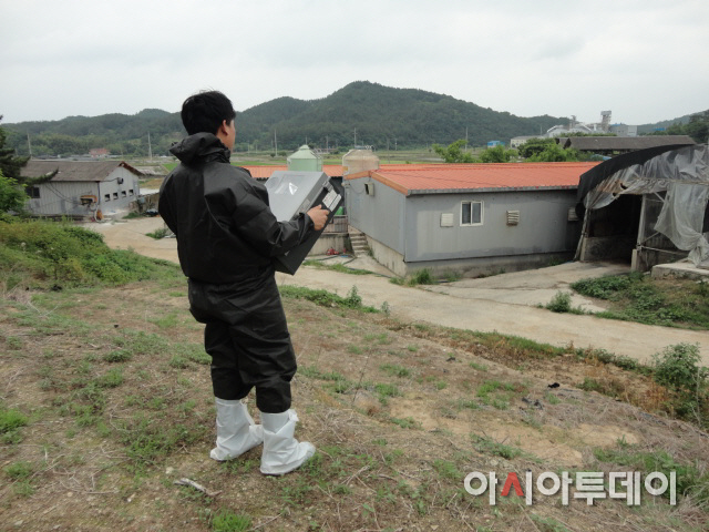 가축분뇨 배출시설 및 처리시설에 대한 악취 포집 모습