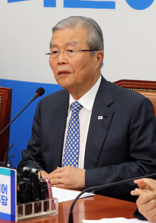 발언하는 김종인