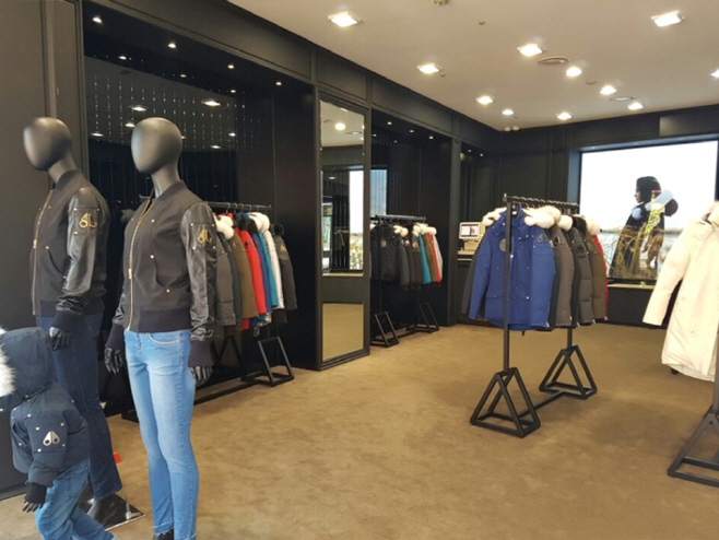 신세계사이먼 여주 프리미엄 아울렛 - 무스너클 (2)