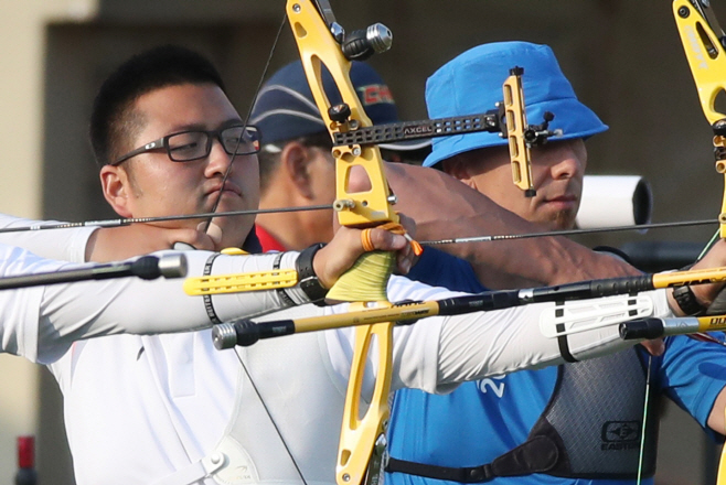<올림픽> 양궁 김우진 예선 첫 세계신기록<YONHAP NO-0047>