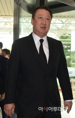 [포토]김승연 회장 모친 빈소 조문온 박용만 회장