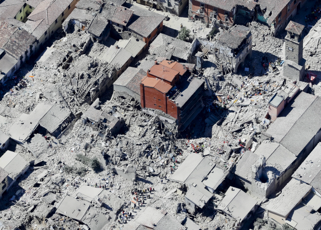 Italy Quake <YONHAP NO-0008> (AP)