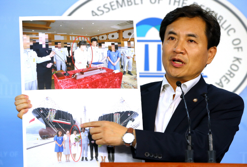 김진태, 유력 언론인 부인이 참석한 대우조선 선박명명식 자료 공개