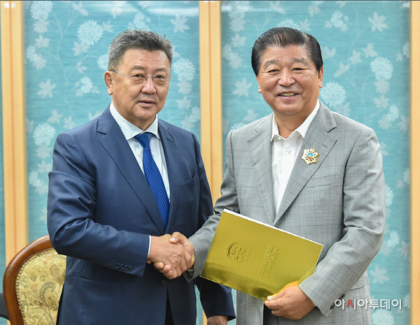 이석우 남양주시장, 몽골 '북극성훈장' 수훈