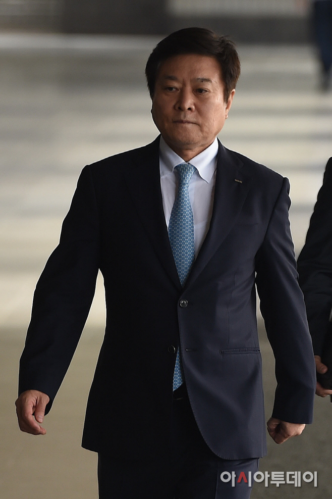 [포토]소진세 롯데 사장 '검찰 소환 조사'