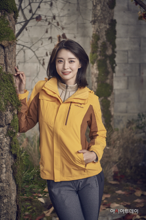 [아이더_사진자료] 고르도 디펜더 재킷 모델컷 (1)