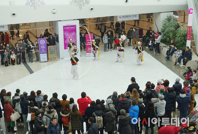 [첨부-코엑스몰]코엑스몰 풍물패 공연 사진_01