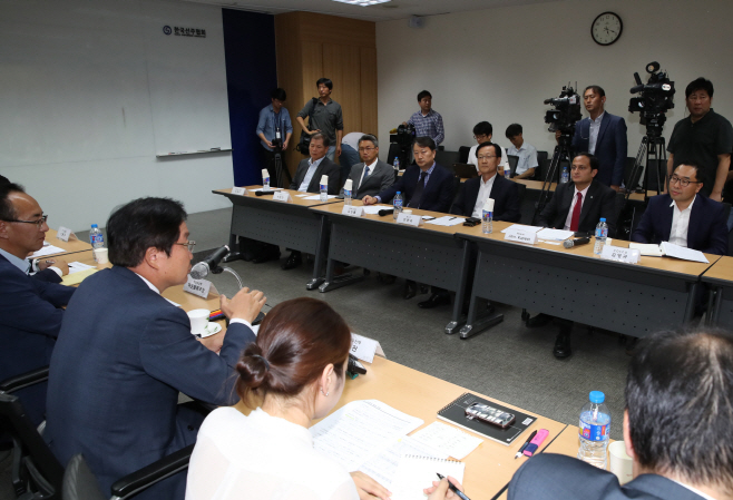 주요 선사 한 자리에<YONHAP NO-3865>