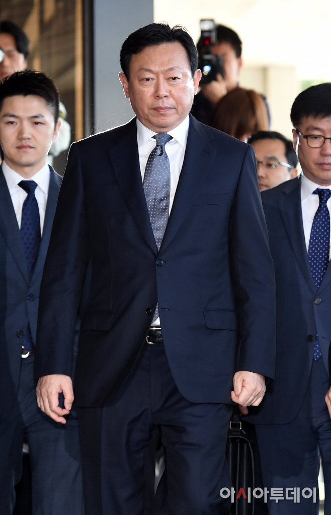 [포토]'위기의 롯데', 검찰 소환되는 롯데그룹 신동빈 회장