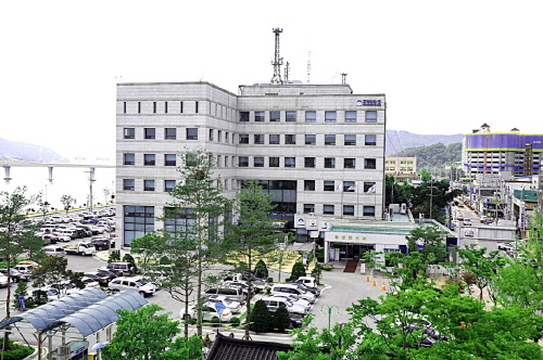 불합리한 자치법규 10건을 개선해 주민 기업·소상공인 애로 해