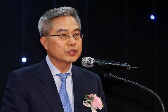 기념사하는 하영구 은행연합회장<YONHAP NO-2033>