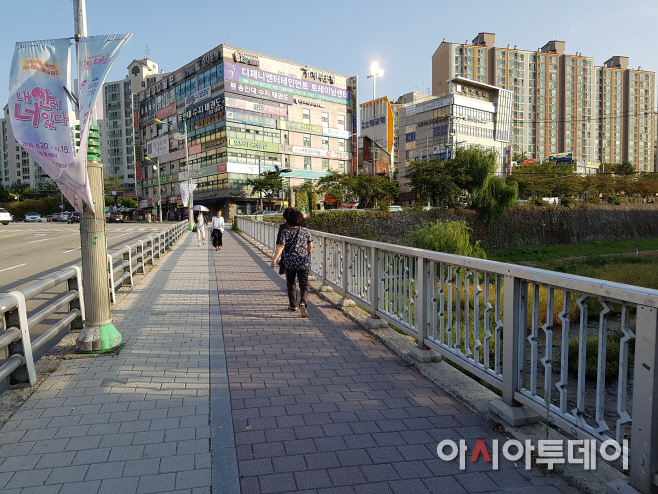 현수막이 사라진 백설교