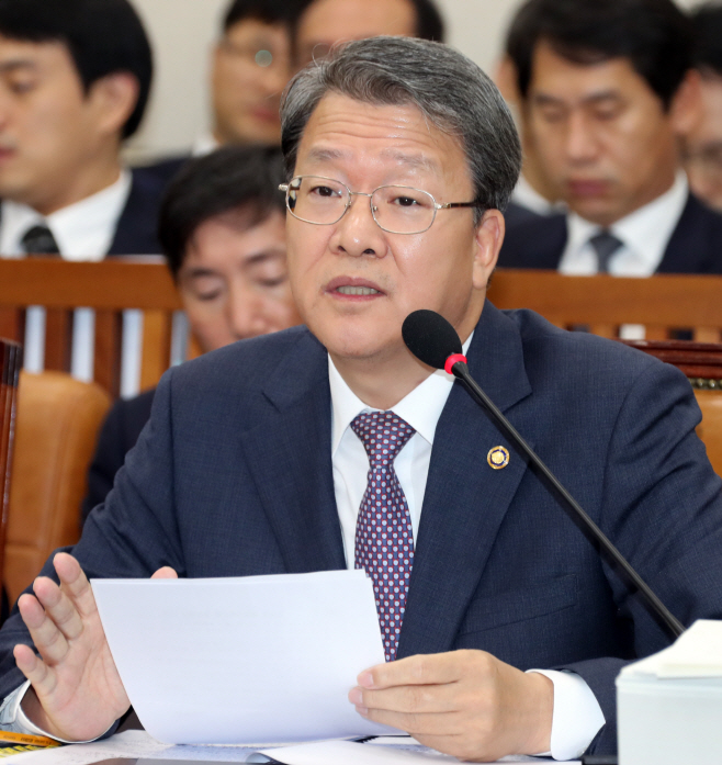 임환수 국세청장, '답변'