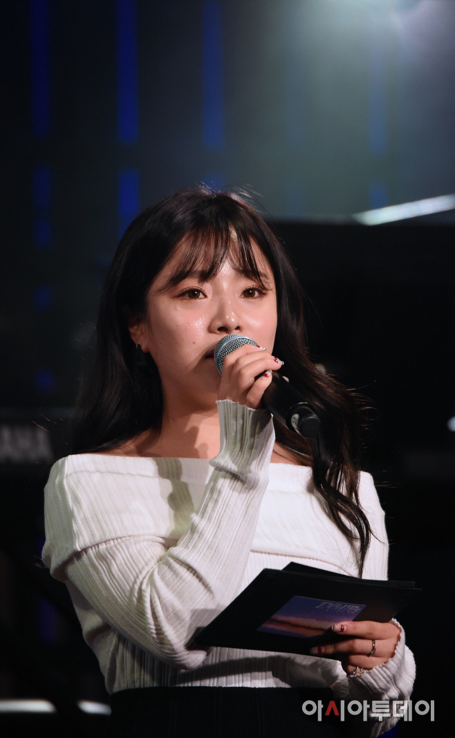 [포토]가수 벤 “진행자로 왔어요” - 아시아투데이