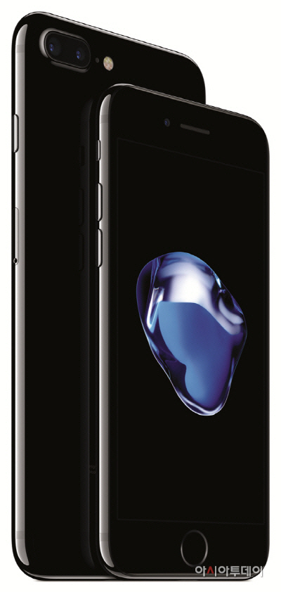 애플의 ‘아이폰7’와 ‘아이폰7 플러스’ 제트블랙 색상