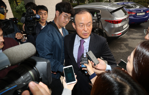 답변하는 송민순 전 장관