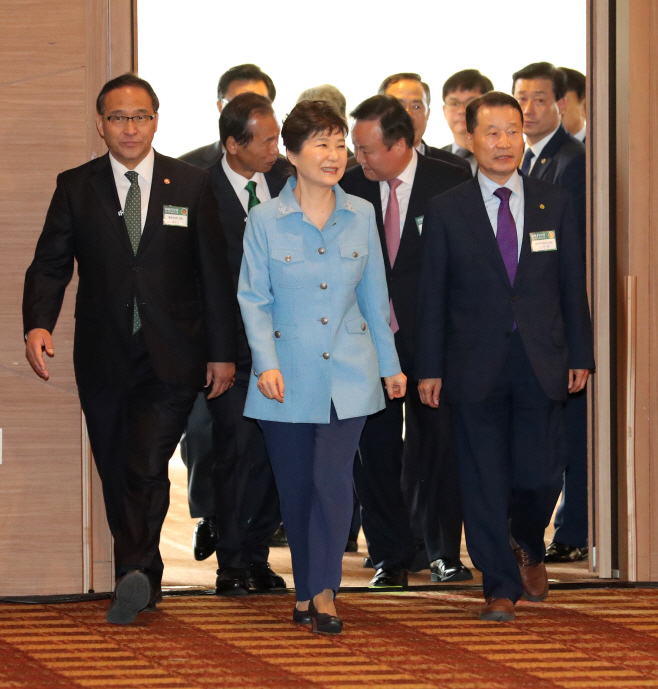 박 대통령, 2016 지구촌 새마을 지도자대회 개막식 참석