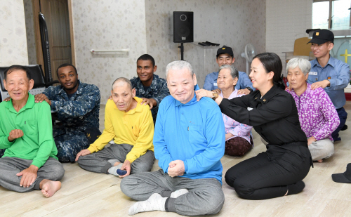 평택해군2함대, 훈련 마친 韓.美 해군 장병들 봉사활동