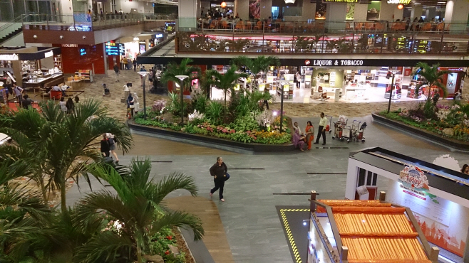 Changi_airport_T1_transit_area_2