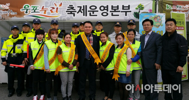 사진-창녕서 외국인 여성명예경찰대 범죄예방 캠페인 (1)