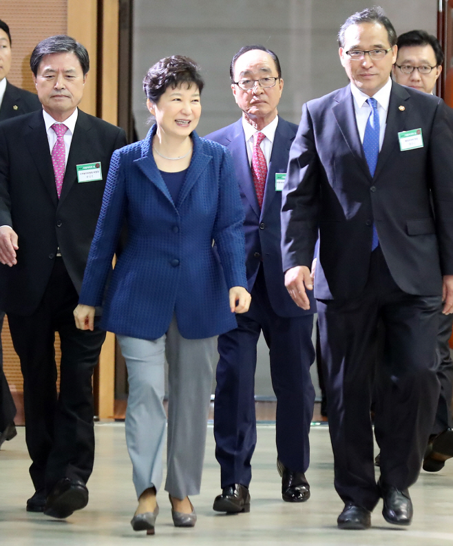 박 대통령, 지방자치의 날 기념식 참석