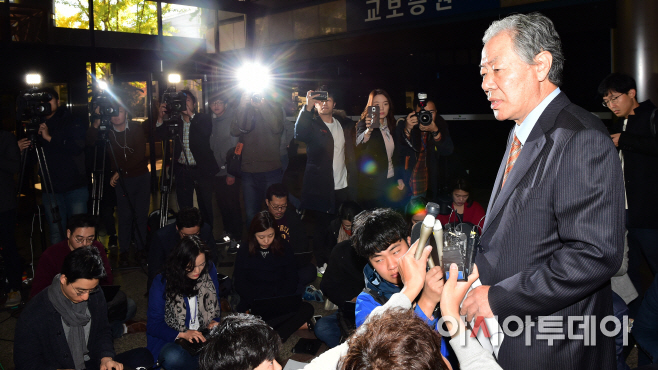 [포토] 최순실 입국 밝히는 이경재 변호사