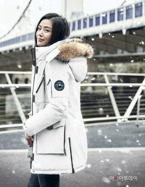 네파 알라스카 익스플로러 다운 화보컷