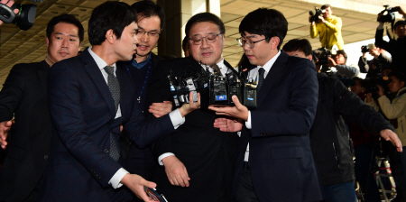 [포토] 안종범 '조사 받으러'