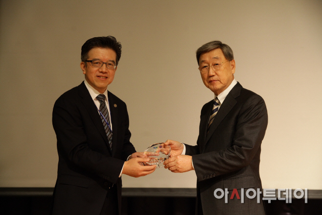 1.연강학술상 외과학 부문(2016)_시상식_양한광 교수