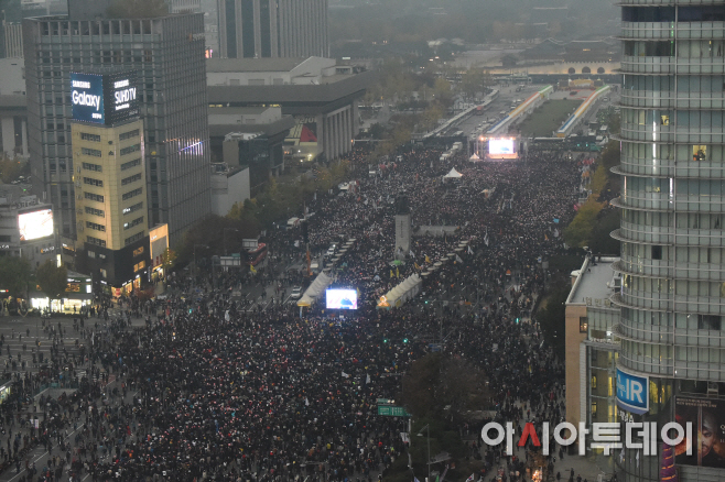 [포토]광화문광장에 운집한 성난 시민들