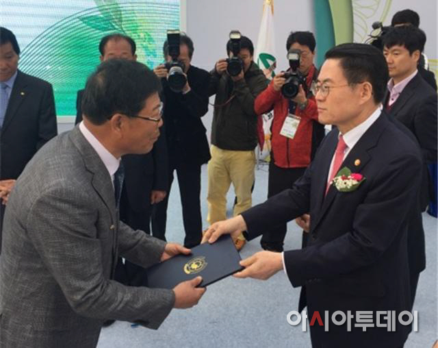 전국농촌지도자대회(유공농업인 대통령 표창,양주용씨)