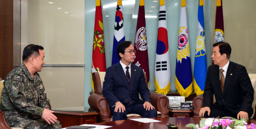 김영우 국방위원장, 합참 방문