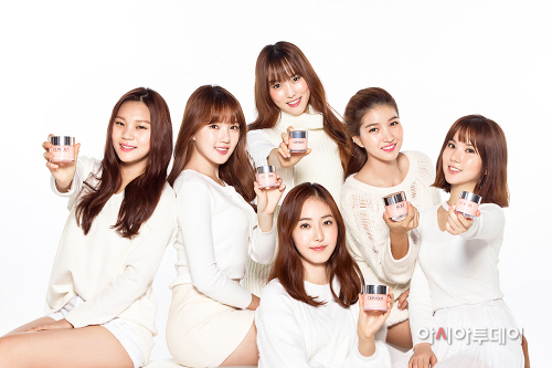 [사진2] 크리니크_여자친구 화보2