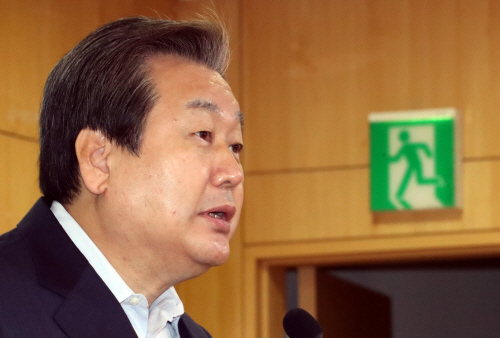 김무성, '탈출구는'