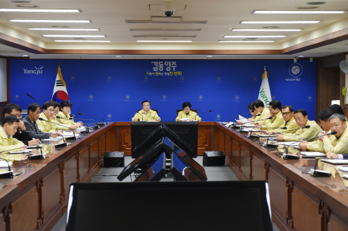 양주시는 24일 시청 상황실에서 시청 간부와 읍면동장을 소집,