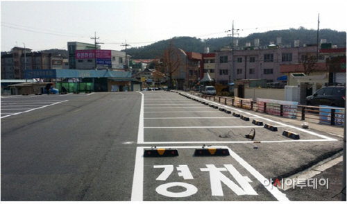 공한지에 조성된 공영무료주차장 장면 (2)